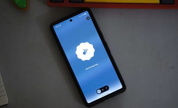 На Google Pixel есть встроенный Shazam. Изображение: xda-developers.com. Фото.