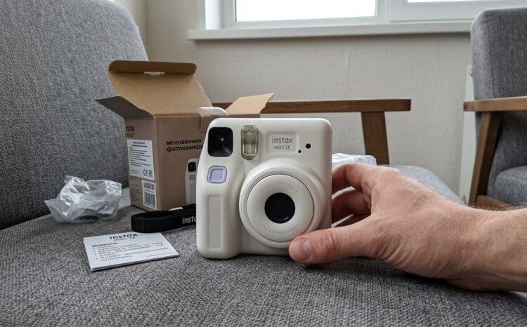 Instax — это новый Polaroid. Такой точно пригодится в шумной компании. Фото.