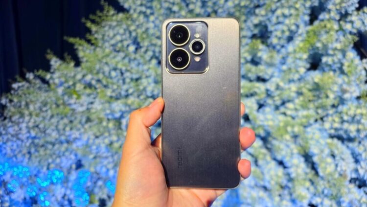 Позволяет бюджет — берите Realme 15, который никогда не будет тупить и греться. Фото.