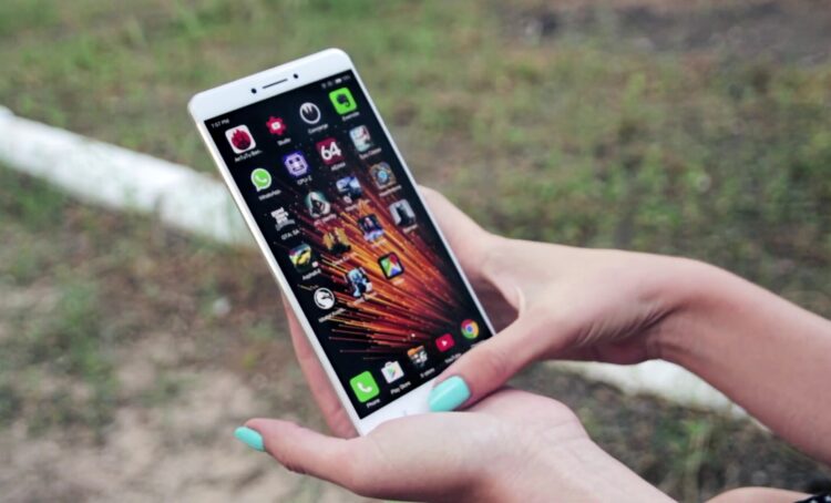 Новый смартфон заставит вспомнить о линейке Xiaomi Mi Max. Изображение: stupidmadworld. Фото.