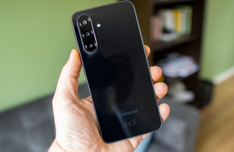 Вышел Galaxy A27. Надо ли брать? Фото.