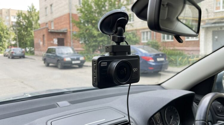 Если хотите регистратор с GPS и Wi-Fi без переплат за бренд — вот он. Фото.