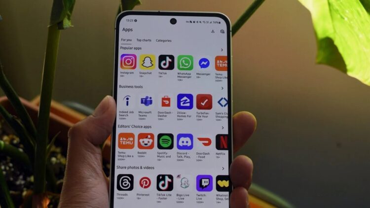 Тот же Google Play, но без аккаунта. Изображение: androidauthority.com. Фото.