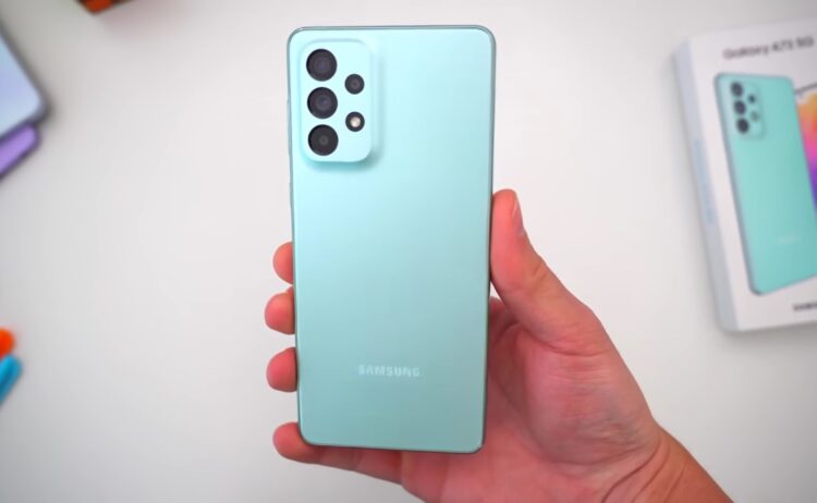 Galaxy A73 — один из тех смартфонов, которые не получат обновление. Изображение: TechDaily. Фото.