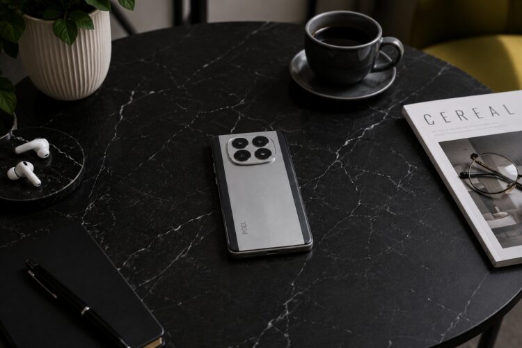 Недорогой, но весьма сбалансированный смартфон для базовых задач. Фото.