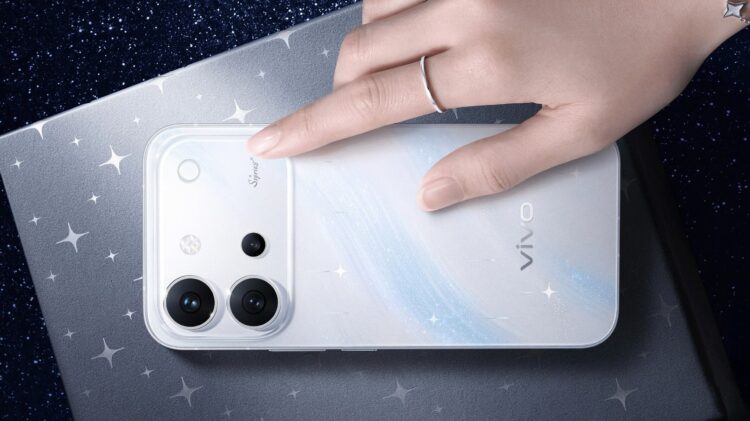 Пока на подобном чипсете работает только vivo S60 Vitality Edition. Фото.