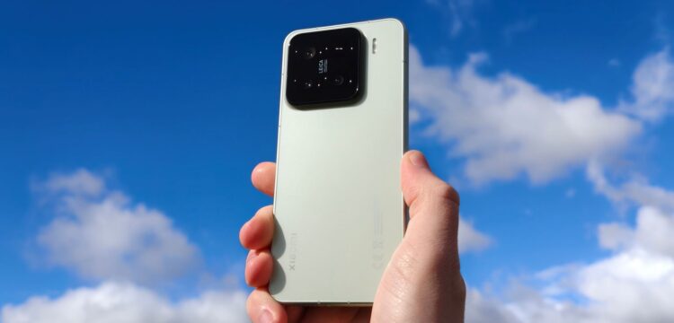 Модель для истинных ценителей компактных смартфонов. Фото.