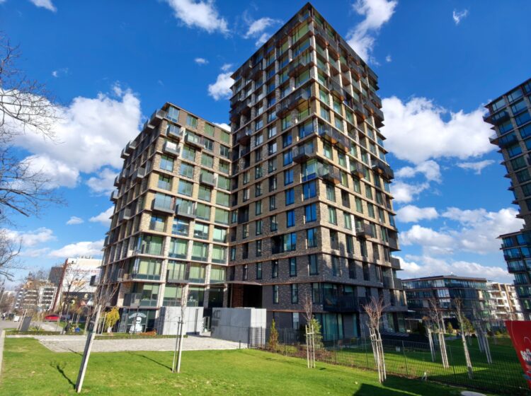 Снимок с ультраширокоугольной камеры POCO F8 Ultra. Изображение: gsmarena.com. Фото.