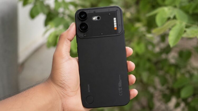 Смартфон с более интересным дизайном и операционкой, чем у Redmi Note 17. Фото.