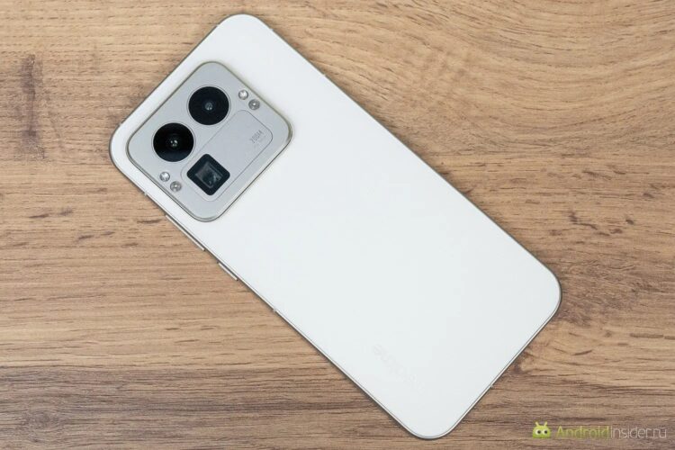 Последним топовым представителем серии был realme GT 8 Pro. Фото.