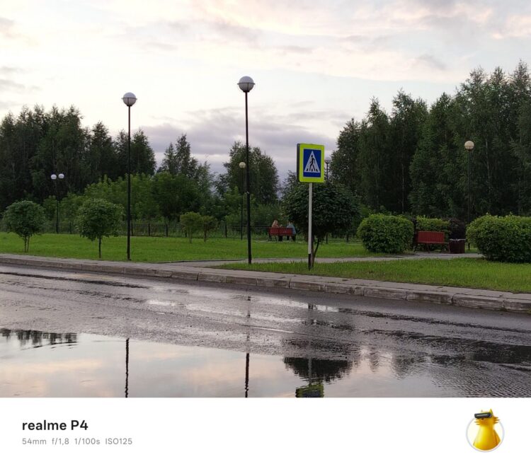 Под вечер камера начинает откровенно сливать. Фото.