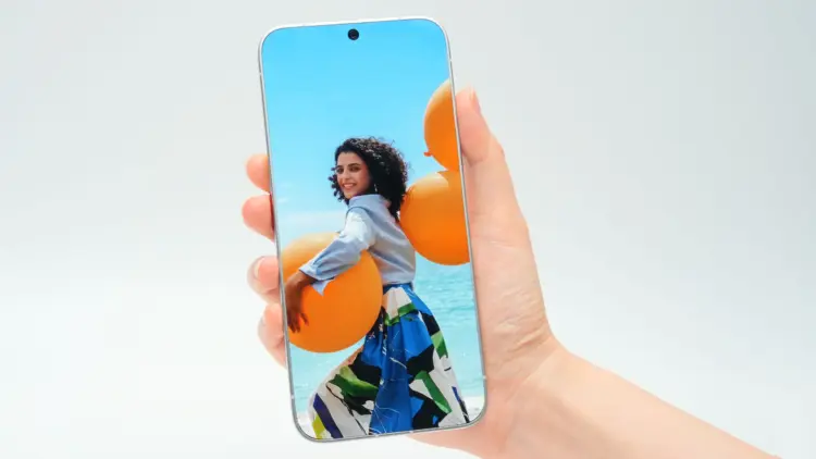 Таких смартфонов ещё не было: этот TECNO — сплошной экран. Фото.