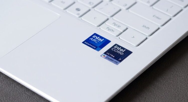 Процессор здесь реально солидный. Фактически он уступает только Apple Silicon. Фото.