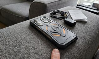 Сегодня выгоднее сразу покупать защищенный смартфон