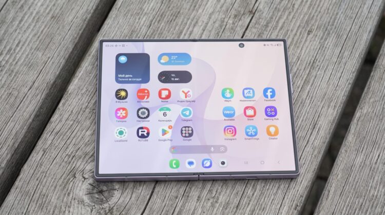 Это Galaxy Z Fold 8 — первый квадратный смартфон на нормальном Андроиде. Фото.