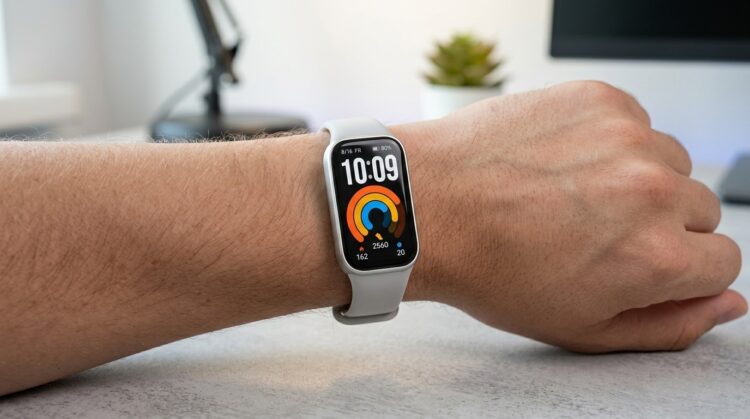 Xiaomi выпустила новый фитнес-браслет для народа. Фото.