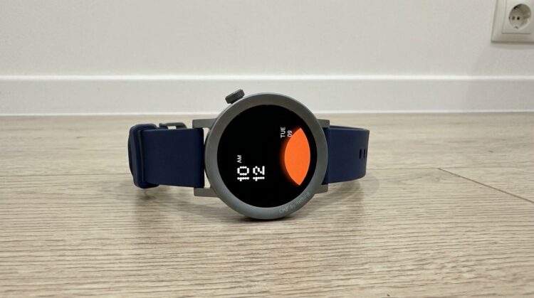Умные часы CMF Watch Pro 2 на синем ремешке