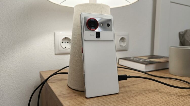 Смартфон Nubia Z80 Ultra с модулем камеры 50X