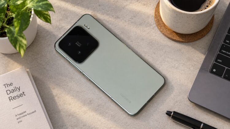 Xiaomi 15, который получит обновление в ноябре
