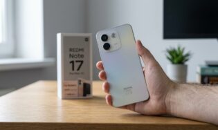 Смартфон REDMI Note 17 Pro Max в руке