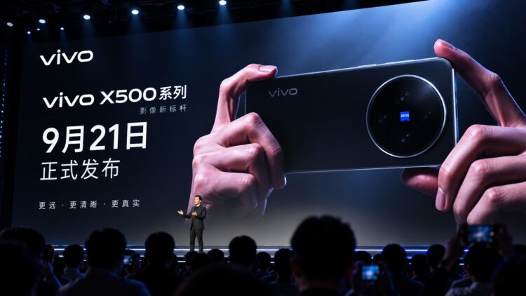 Смоделированный кадр презентации vivo X500. Фото.
