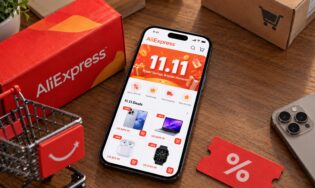 Приложение AliExpress запущенное на смартфоне