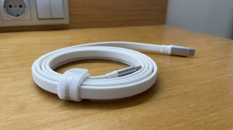 Кабель USB-C с разъёмами и застёжкой-липучкой