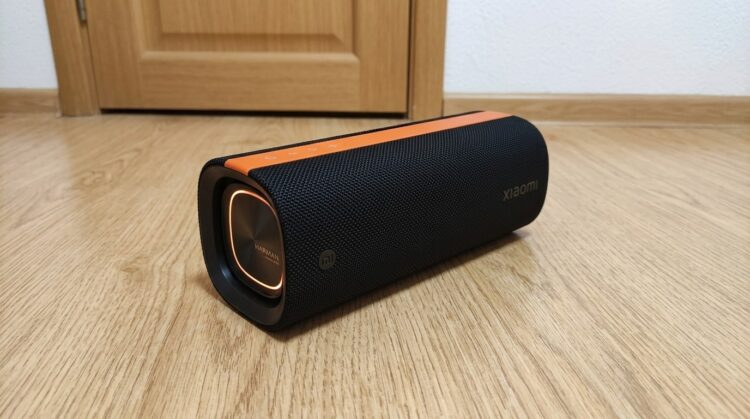 Портативная колонка Xiaomi с подсветкой вокруг динамика