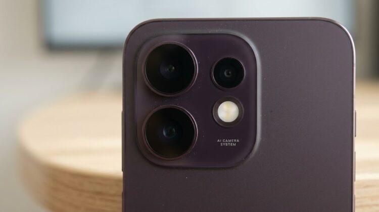 Блок камер смартфона OPPO Reno16