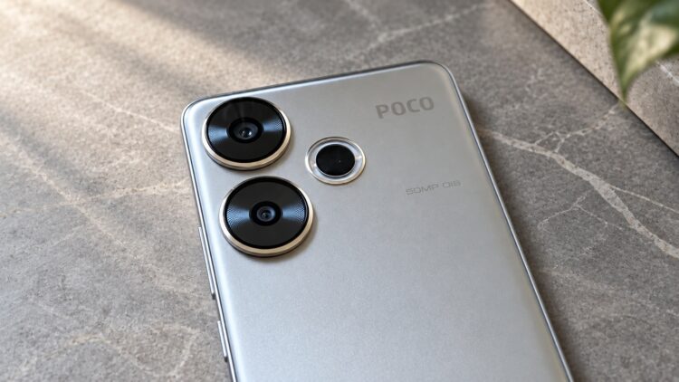 Блок камер смартфона POCO F6
