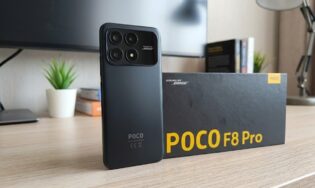 Смартфон POCO F8 Pro с коробкой на столе